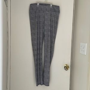 Woman’s: Patterned Black/White straight leg pants